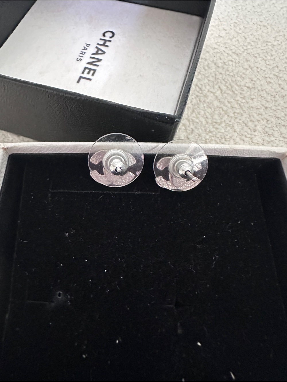 CHANEL Silver CC Logo Stud Earrings - Picture 4 of 6